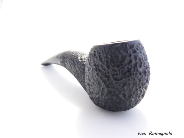 Pipa "Hawkbill" Disponibile n.0125  rusticata nera in legno di radica - immagine 3